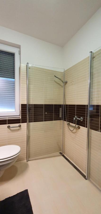 Mandara Wellnes Apartmanok Шиофок Экстерьер фото