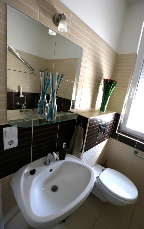 Mandara Wellnes Apartmanok Шиофок Экстерьер фото
