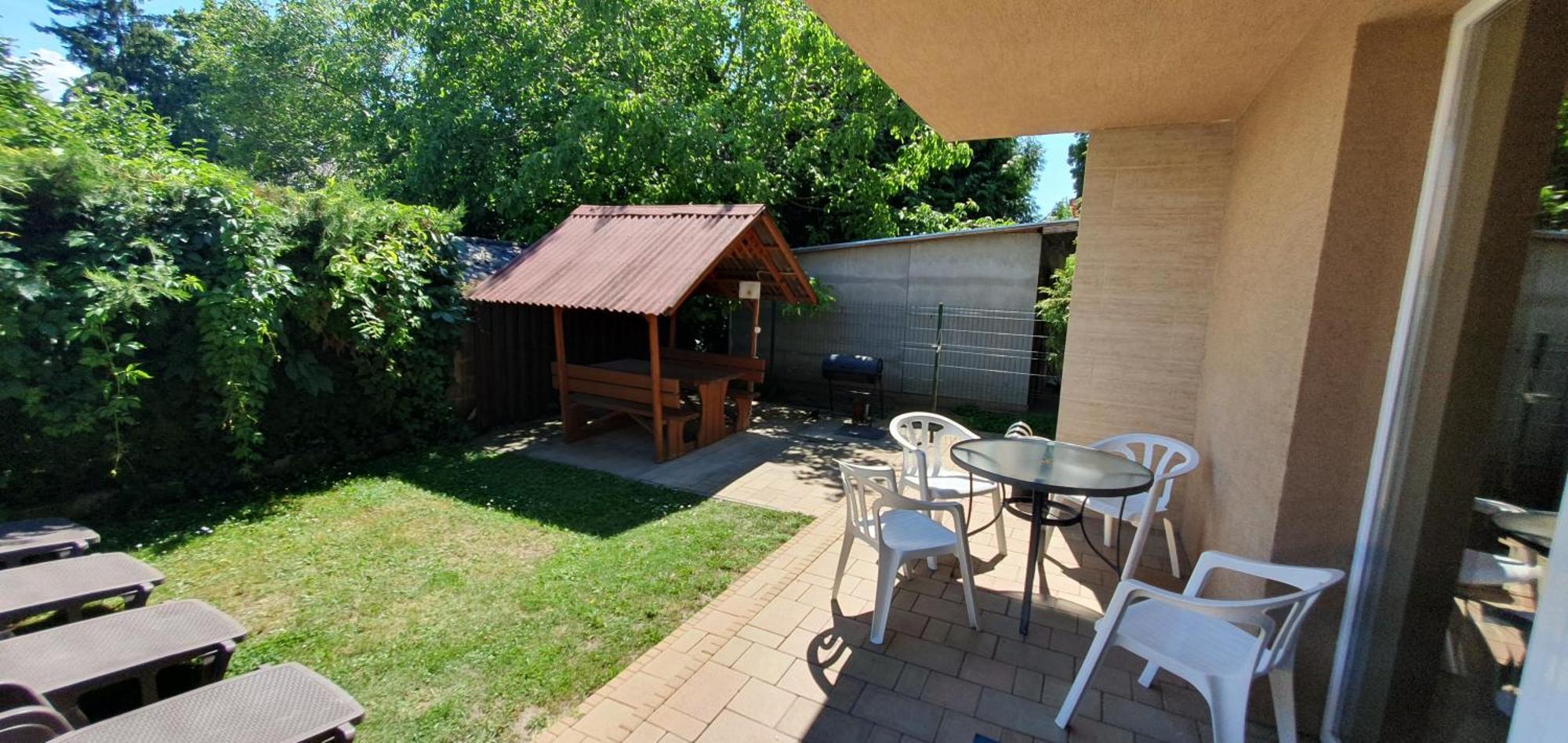 Mandara Wellnes Apartmanok Шиофок Экстерьер фото