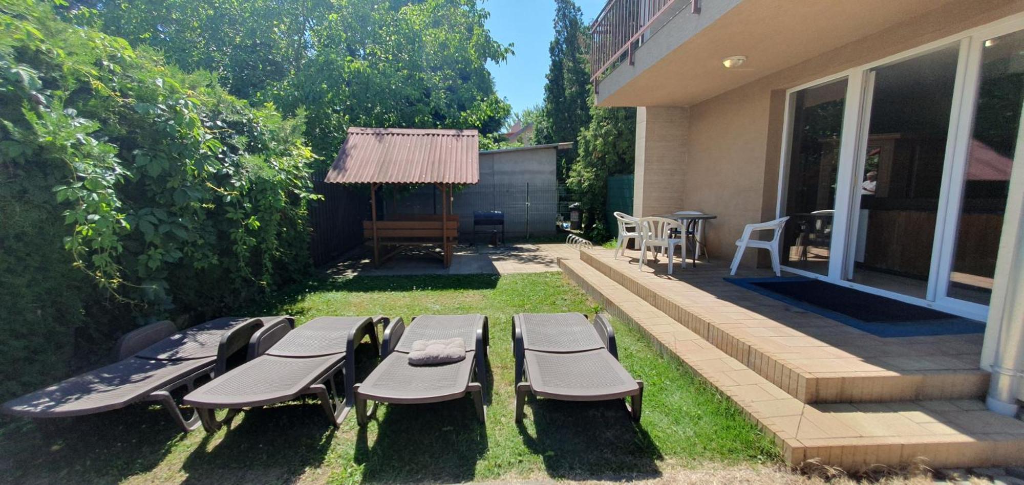Mandara Wellnes Apartmanok Шиофок Экстерьер фото